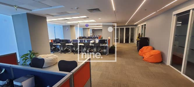 مكتب  مفروش للايجار بافضل لوكيشن في التسعين الجنوبي - 550 متر - التحمع الخامس - New cairo