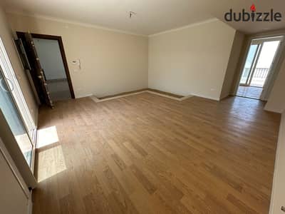 Ready to move in, fully finished apartment with Acs and a stunning view of the Pyramids