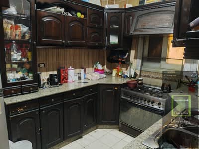 شقه للايجار كمبوند الخمائل بالمطبخ والتكيفات والاجهزه وغرفة فقط مفروش