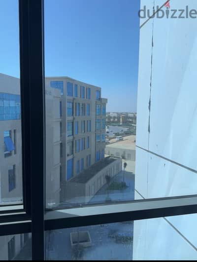 عيادة بمجمع اتيرنا مفيدا على ال ٩٠ مباشر مكان مميز