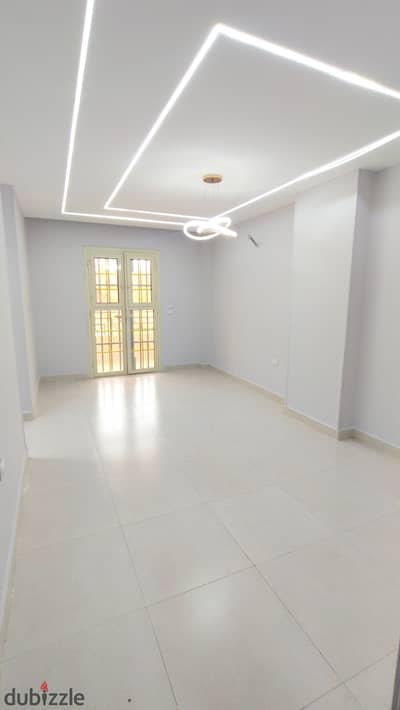 Apartment for sale in the middle hill, not damaged at all