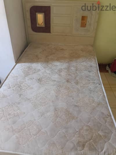 2 سرير 120 بالمراتب بحاله جيده جدا غير قابل للتفاوض