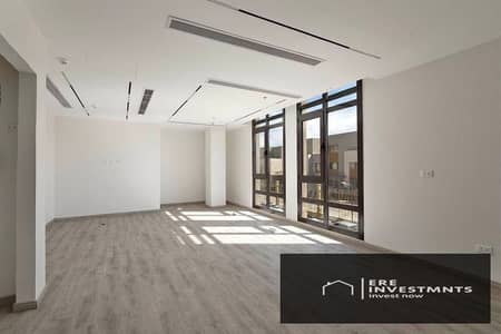 A prime administrative office for rent, semi-finished and ready for immediate operation, in a distinguished location in District 5, Fifth Settlement,
