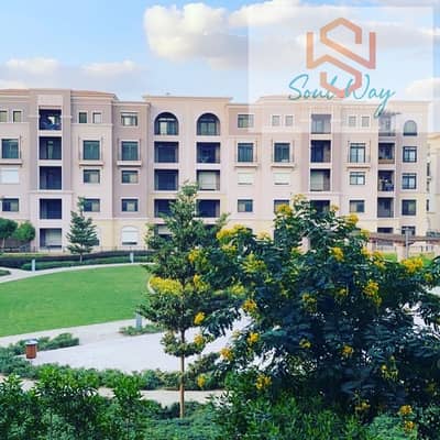 شقة للايجار بالتكيفات و وحدات المطبخ جاهزة للسكن فى كمبوند ميڤيدا