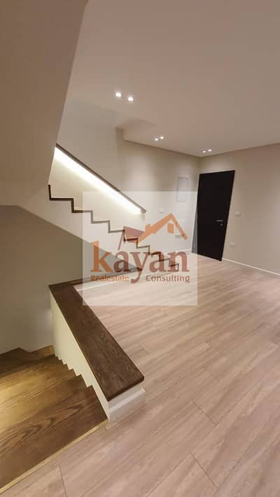 تريبلكس روف - سوديك إيستاون - 305م - 3 غرف - غرفة ناني / Maid Room - نصف مفروش - تراس 74م - للإيجار