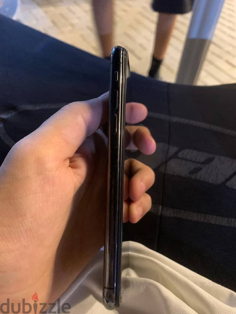 iPhone X 4