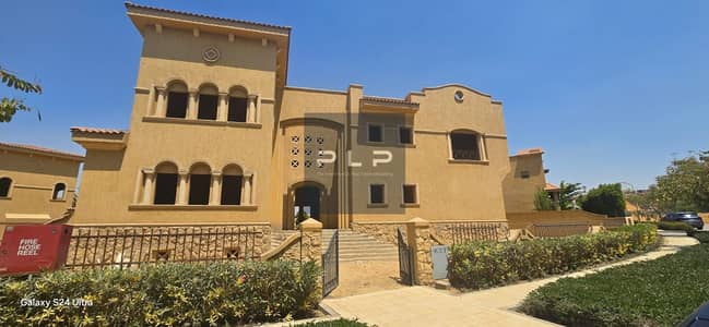 استلم فورا فيلا منفصله بسعر لقطه للبيع  في كمبوند لينا سبرينجز بالتجمع الخامس يبعد دقيقتين عن الجامعة الأمريكية