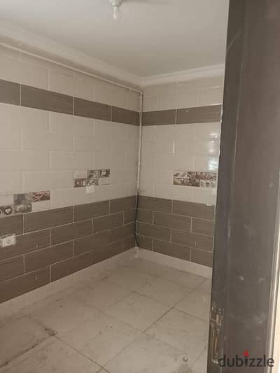 For quick sale in Dar Misr Al Qarnafel, a 140 sq m apartment on the second floor with a garden view.