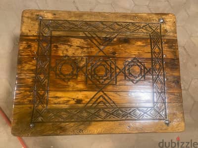 Antique set (couch and table)       طقم انتيكا خشب (كنبه و ترابيزه )