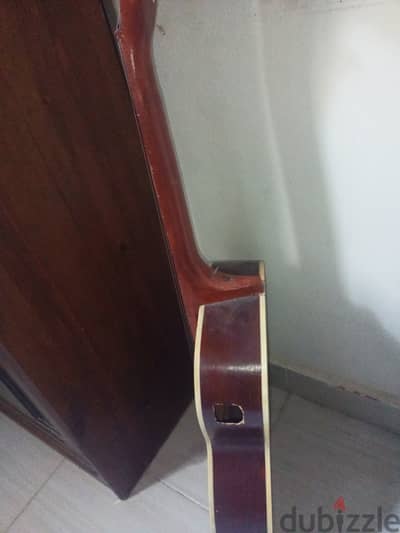 جيتار كلاسيكي نادر من الحقبة السوفيتية