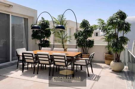 بنتهاوس فوري متشطب بالتكيفات جاهز للسكن في التجمع الخامس في Fifth Square بجوار كمبوند فيلدج جاردنز و ليك فيو و ميفيدا و هايد بارك نيو كايرو