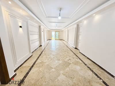 وحدة سكنية مميزة للإيجار قانون جديد في سموحة (شارع فوزي معاذ) المساحة : 210م
