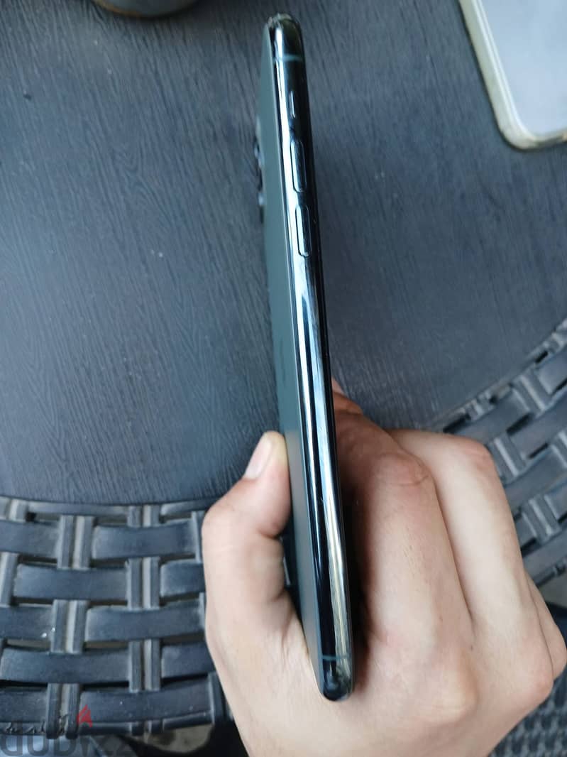 Apple - iPhone 11 Pro Max 2