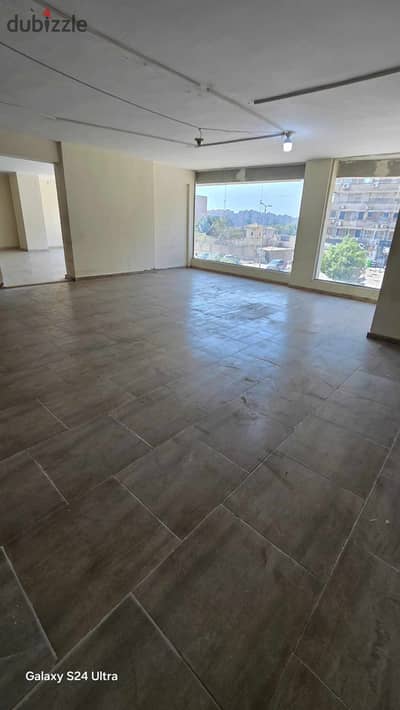 Office space 500 meters suitable for companies and exhibitions first floor private entrance security facade two-way street