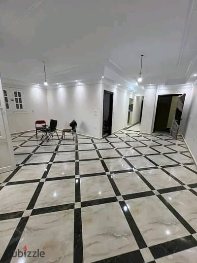 شقه للايجار بالبنفسج عمارات التجمع الاول مساحه 220م