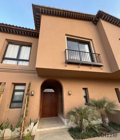 Twin House 270m at a price of ?? behind Royal City