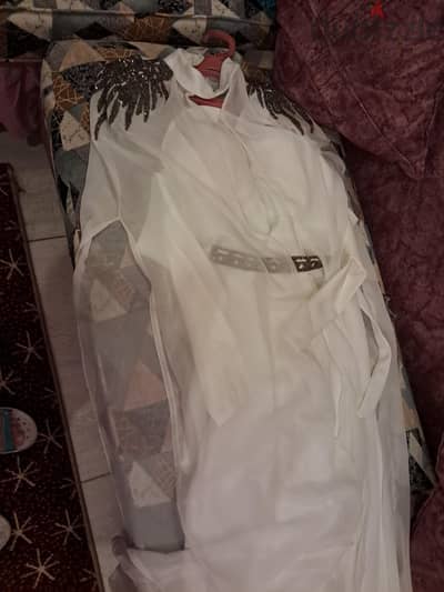 فستان سواريه اوف وايت