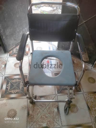 كرسى حمام  بحالة ممتزة