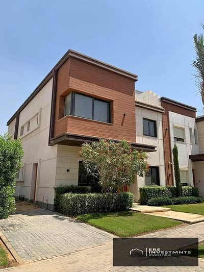Middle townhouse, fully finished, for sale with immediate delivery in the heart of Fifth Settlement in Azar Compound - landscape view, at a bargain pr