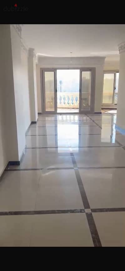 شقه للايجار السكنى 230 م سبورتنج على الترام مباشر بموقع متميز / بانوراما فيو نادي سبورتنج