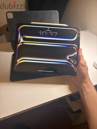 Apple iPad Pro 13inch m4 256gb slightly bent