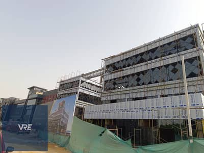 Shop for sale on the ground floor, suitable for a restaurant or cafe, in a prime location in New Cairo, opposite the American University in Cairo. Ins
