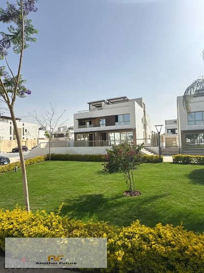 323-square-meter villa directly on Waslet Dahshur right next to Palm Hills and Mall of Arabia features 4 bedrooms