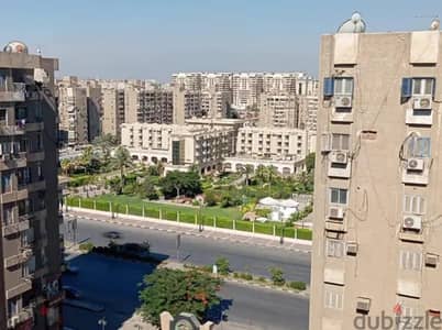 شقة فاخرة بإطلالة على دار الدفاع الجوي النزهة متشطبة بالتكييف والمطبخ