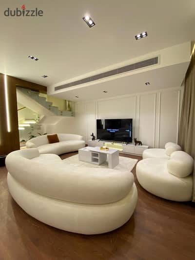 فيلا فاخرة مفروشة فرصة مميزة للإيجار في مدينتي، مستقلة حديثة بتصميم ذكي، جراج خاص وإطلالة مميزة على الحديقة