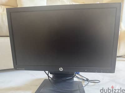شاشه hp بحاله جديد استعامل خفيف 19 بوصه