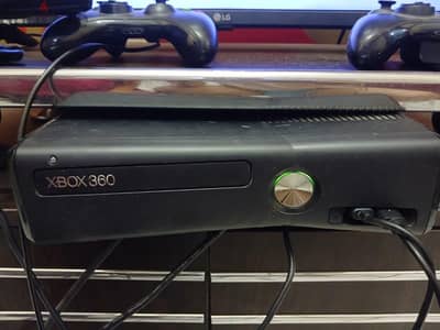 Xbox 360 مستعمل مع دراعين و كينيكت