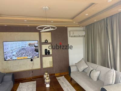 شقة للبيع في مساكن شيراتون المطار عمارات صقر قريش 140 متر 3 غرف نوم و2 حمام وريسبشن قطعتين دور سابع واجهة موقع مميز جدًا للسكن العائلي والاستثمار