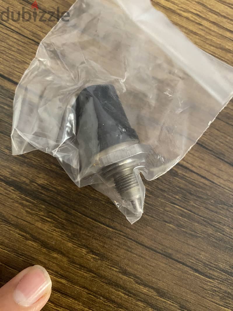 Orignal Fuel pressure / temperature sensor 1
