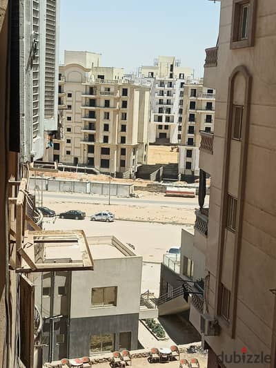 An excellent deal: an unfinished (red brick) apartment for sale, just steps away from the main Al-Mithaq Road. It measures 145 sqm and is located on A