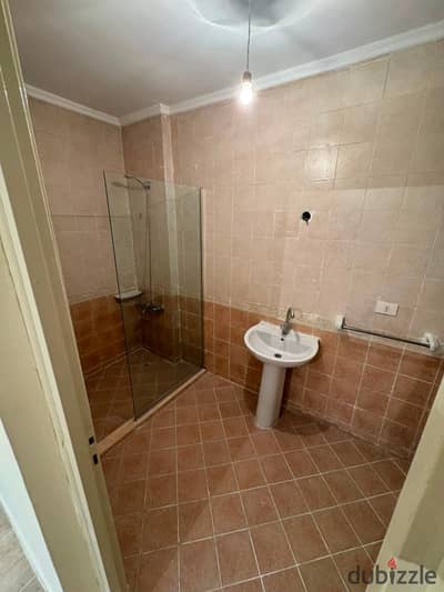The cheapest land with a garden in phase five 3 rooms with special finishing in a distinguished location, its area is 118 m at a bargain price.