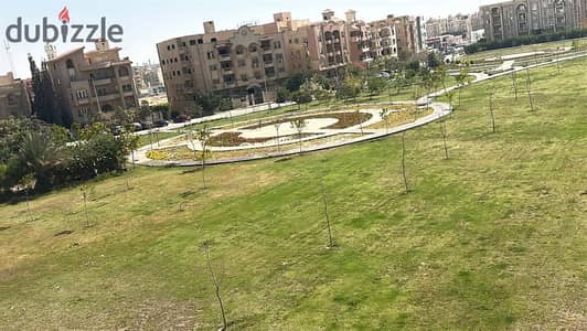 شقة للبيع في السياحيه الرابعه موقع مميز جدا علي لاند سكيب تشطيب الترا لوكس
