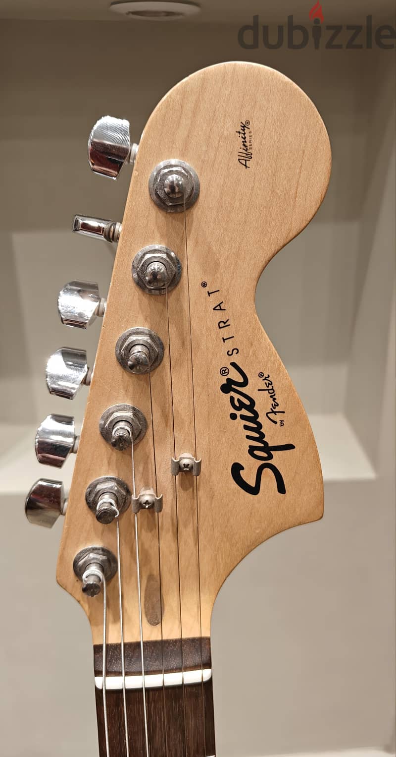 Mint - Squier Affinity SSS in Candy Apple metallic Red 5