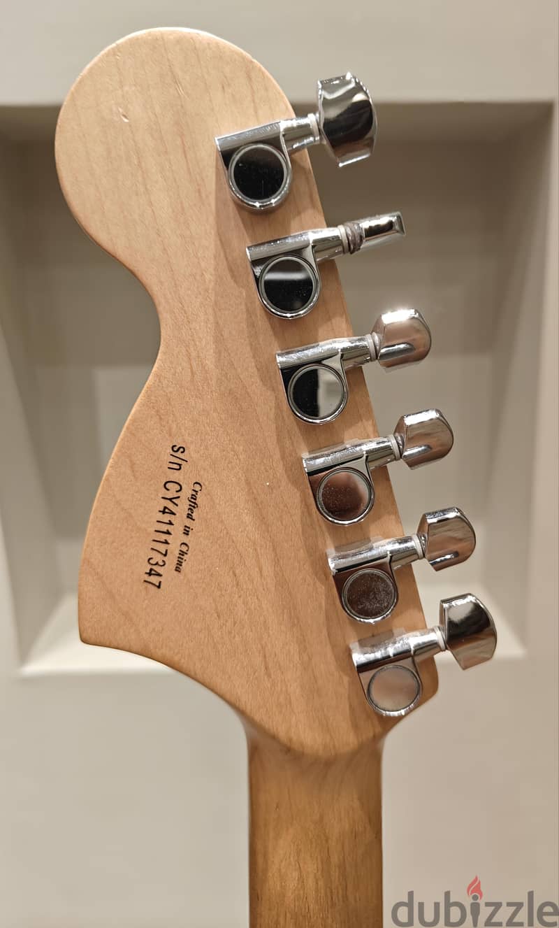 Mint - Squier Affinity SSS in Candy Apple metallic Red 6