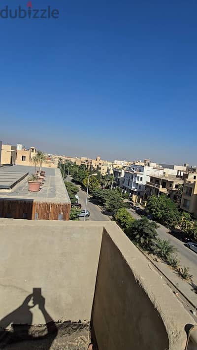 شقة روف بانوراما فيلات النرجس ٢ امام مدرسة كابيتال