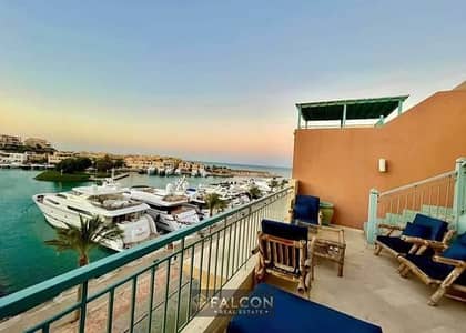 Ground floor chalet with garden for sale (finished with air conditioning and kitchen) by Hassan Allam, with a coastal view on the Red Sea