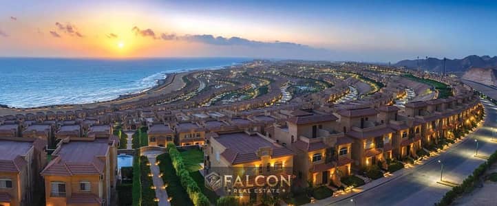 For sale: 157m² chalet (first row, fully finished and serviced) in Telal Sokhna, next to Porto Sokhna, Stella Di Mare Hotel, and Galala City.