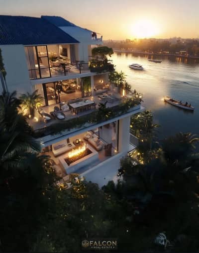 Villa for sale, first row on the Nile in New Zayed, next to SODIC, Emaar, and Sphinx Airport! Installments over 10 years.