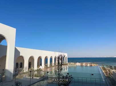 شقة Luxury Modern على البحر مباشرة + فيو لاجون رملي 93م للبيع في مدن راس الحكمة الساحل الشمالي دقيقة من مراسي Modon Ras Al Hekma North Coast