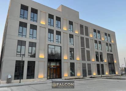 مبني كامل للبيع ( 708 م ) جاهز للمعاينه , ديستريكت 5 - District 5 علي شارع التسعين , دقايق من ال AUC