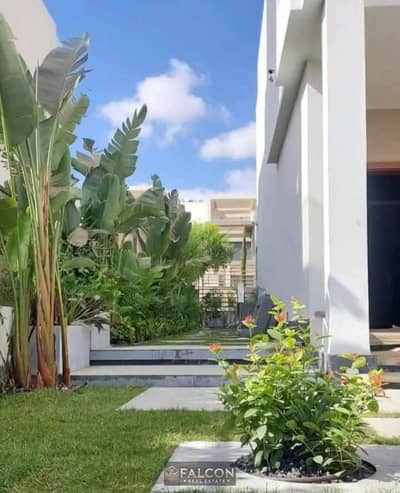 Villa for sale (4 bedrooms + Nanny Room) next to Hyde Park and Mivida compounds, with a down payment of 1.4 million + 10-year installments