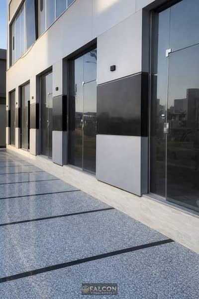 Shop on the main road (200m²) in View Plaza - immediate occupancy, in Golden Gate, Fifth Settlement