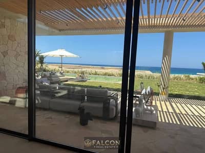 توين هاوس للبيع ( 300م - 5 غرف Sea View ) Fully Finished - لوكيشن VIP علي البحر + فيو POOL في نايا باي راس الحكمه - NAIA BAY ( بجانب cali cost - June)