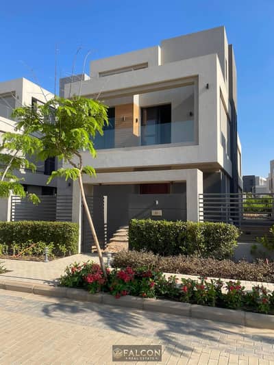 فيلا جاهزه للاستلام حالا ( 300م - 4 غرف ماستر - 3 طوابق ) العاصمه الاداريه Lavista city - برايم لوكيشن + Full Privacy بجوار كمبوند المقصد + البوسكو