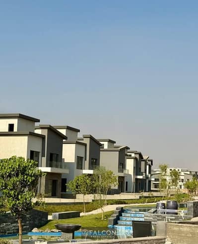 Townhouse villa for sale, Ready to delivery, with a down payment of 2.5 million, in Creek Town Compound, First Settlement