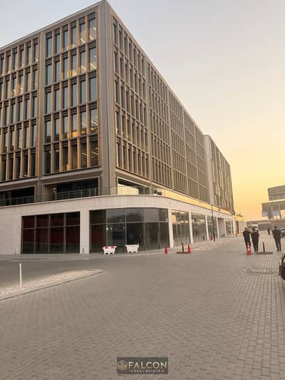 Fully equipped administrative building for sale with a 13 million down payment, ready for immediate occupancy in One Ninety, directly on 90th Street.